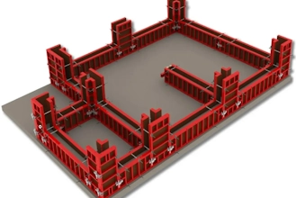 Опалубка для ленточного фундамента на строительном объекте